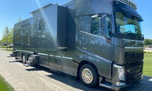 STX Hestelastbil - 6 heste - Dobbelt pop-out og push-up